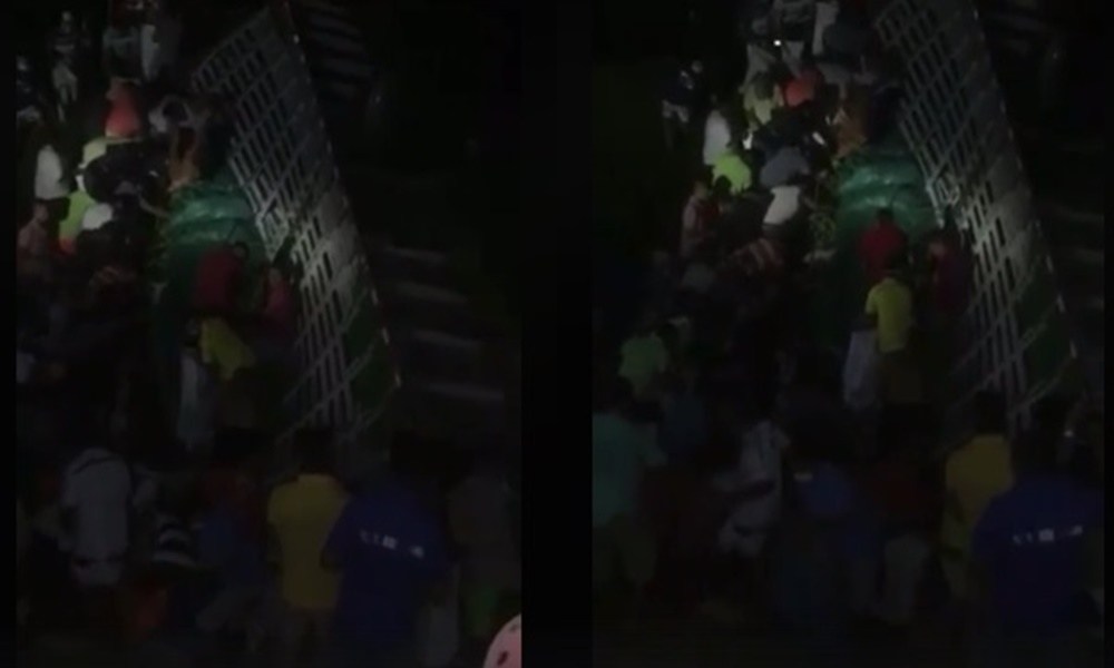 En video, comunidad saqueó camión cargado de plátanos que se volcó en San Pelayo
