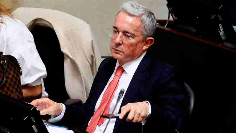 Álvaro Uribe presentó su renuncia al Senado