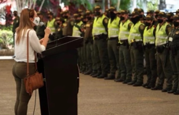 Gran polémica por conferencia de DD.HH que dio exguerrillera a policías