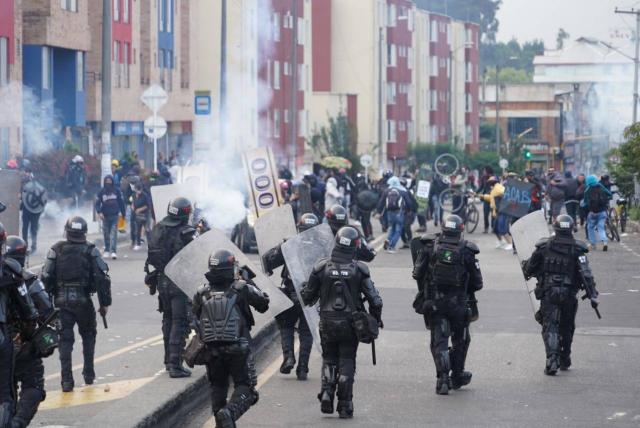 Policía no portará armas durante manifestaciones en Bogotá