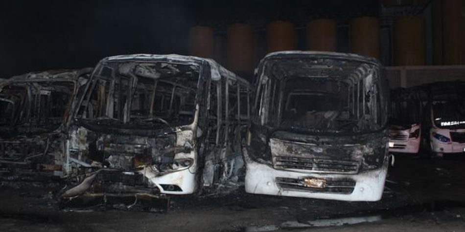 Voraz incendio consumió 19 buses en Malambo