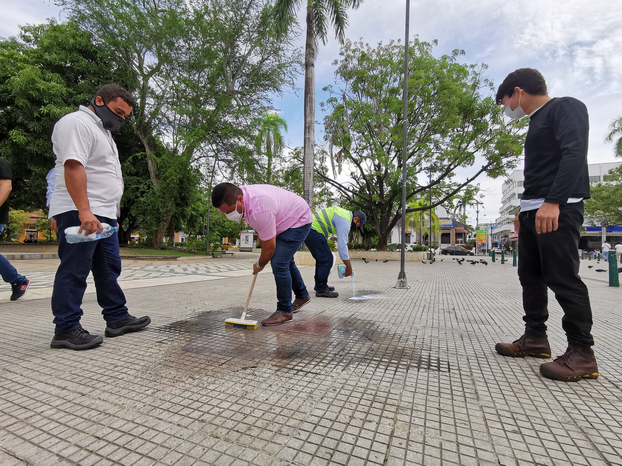 Participantes de velatón se sumaron a jornada de limpieza en Montería