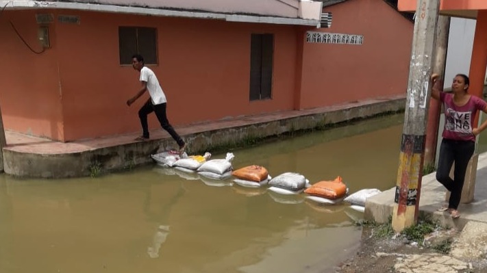 Habitantes de un barrio de Lorica se inundaron y piden ayuda de las autoridades