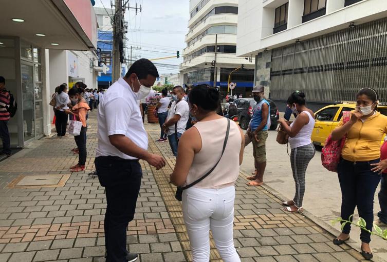 Pico y cédula se mantendría vigente en octubre para bancos y supermercados