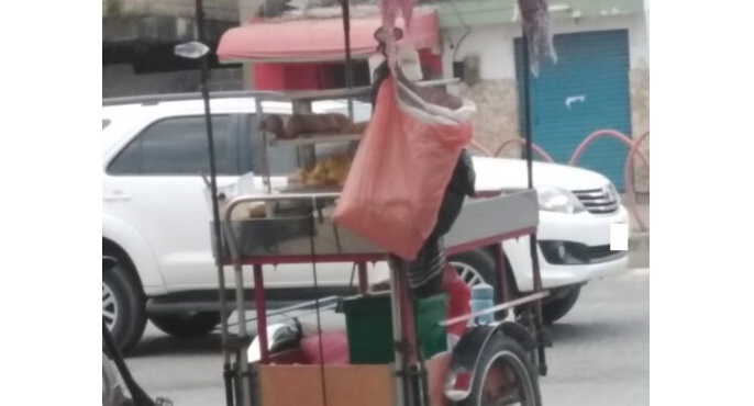 De película, desconocidos lanzaron plata desde una camioneta de alta gama en Montería