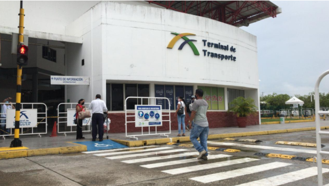 En Montería, alrededor de 300 personas se movilizaron por la Terminal de Transportes en el primer día de apertura