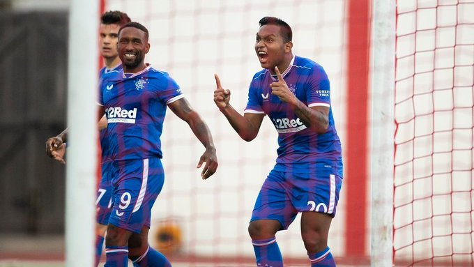 Arranque goleador: Morelos marcó doblete con el Rangers por Europa League