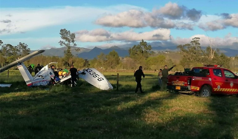 Tres personas murieron tras estrellarse en una avioneta en Ubaté