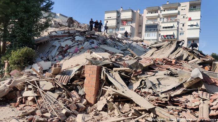 Terremoto en Turquía dejó al menos 4 muertos y 120 heridos