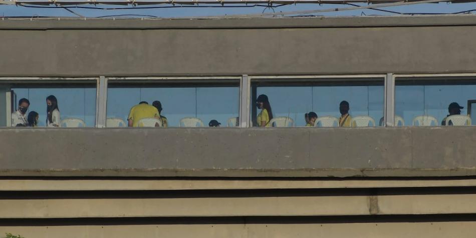 Federación se pasó por la faja las restricciones y metió hinchas al Metro para el partido Colombia