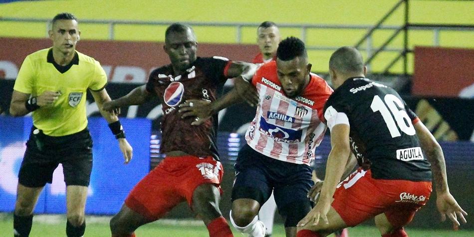 A Junior se le olvidó ganar, empató ante América y llegó a seis juegos sin sumar de a tres