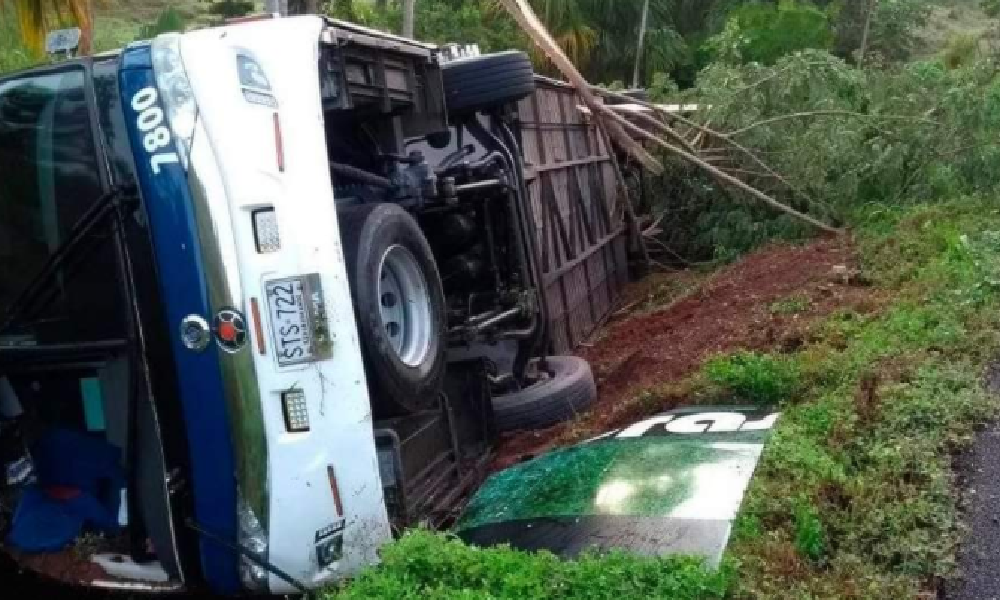 Varios heridos dejó volcamiento de un bus en la vía Planeta Rica – Montería