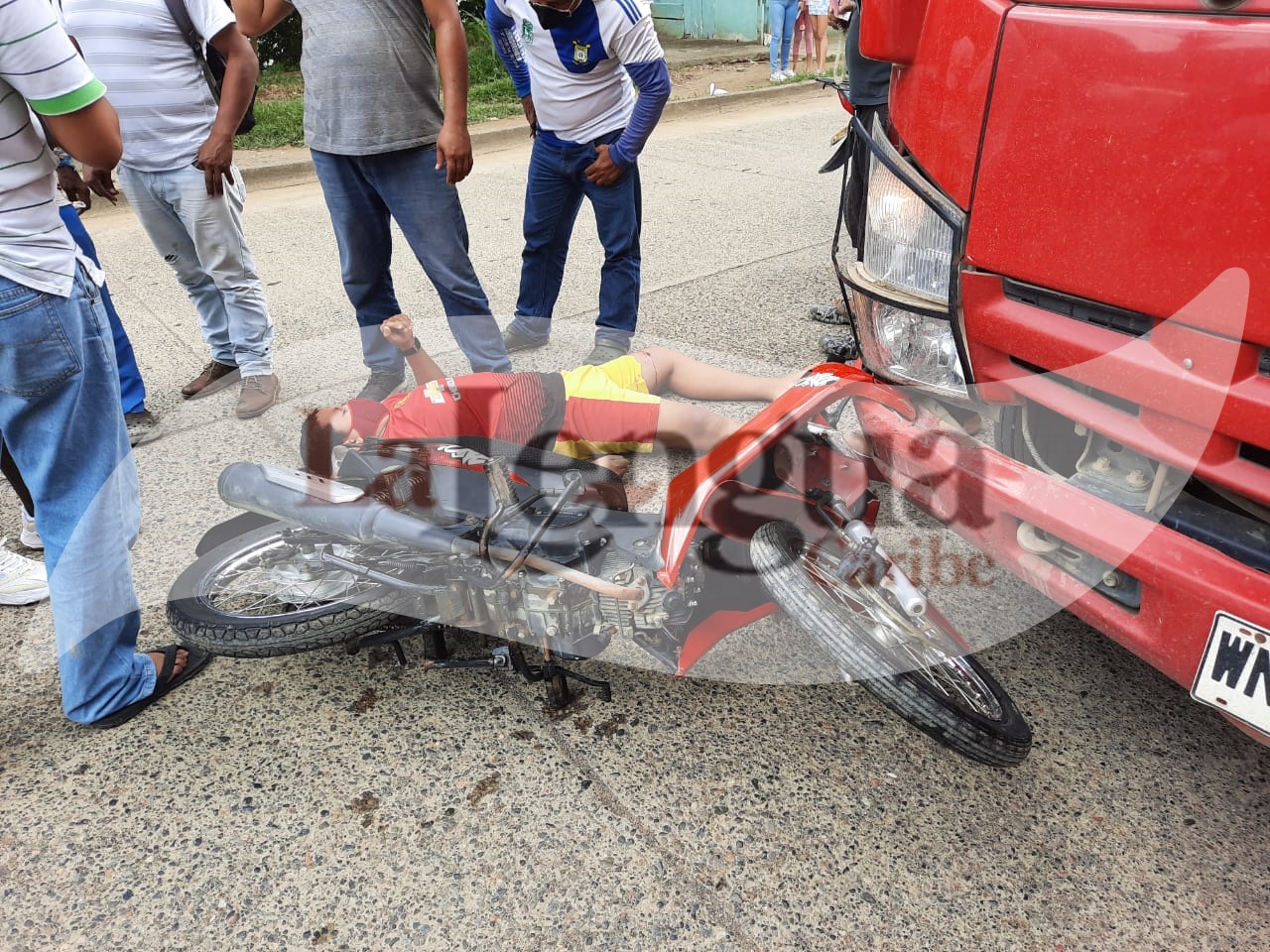 Motociclista se estrelló contra un camión que estaba parqueado en la Margen Izquierda de Montería