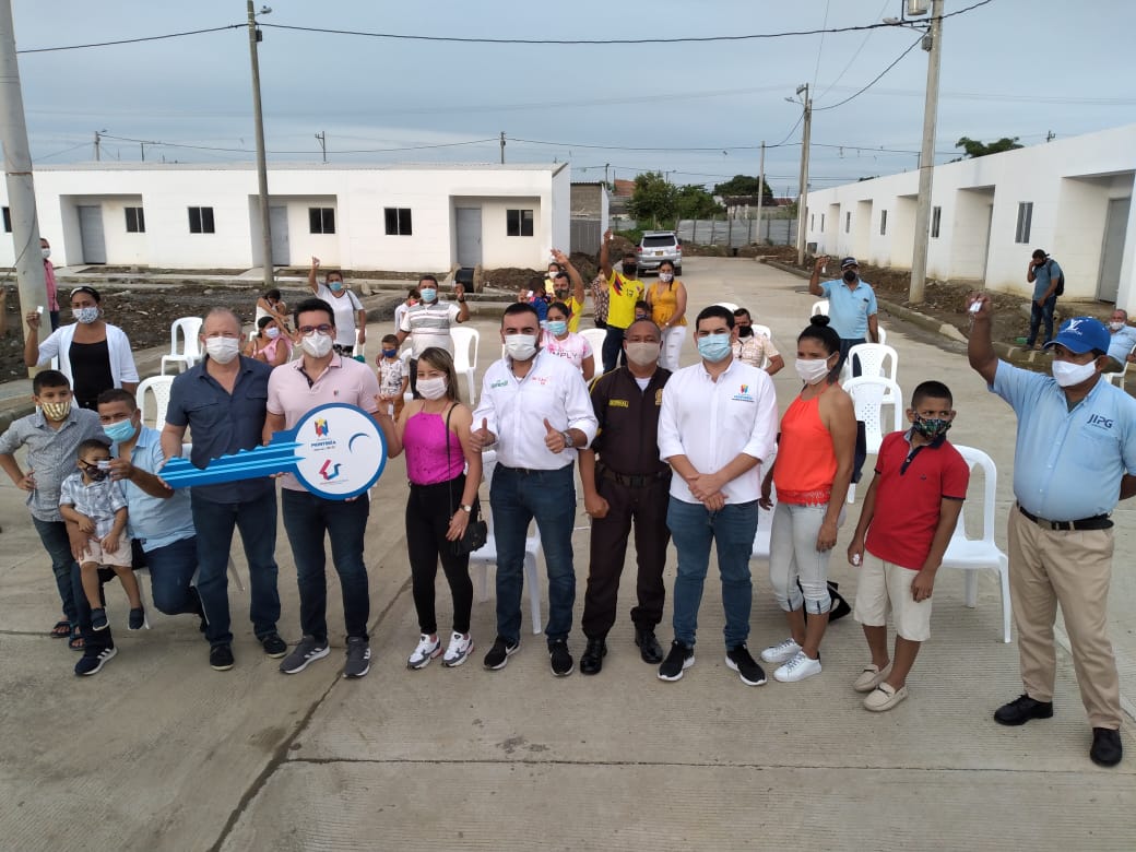 Alcalde de Montería entregó viviendas a familias beneficiadas del proyecto urbanización Los Robles
