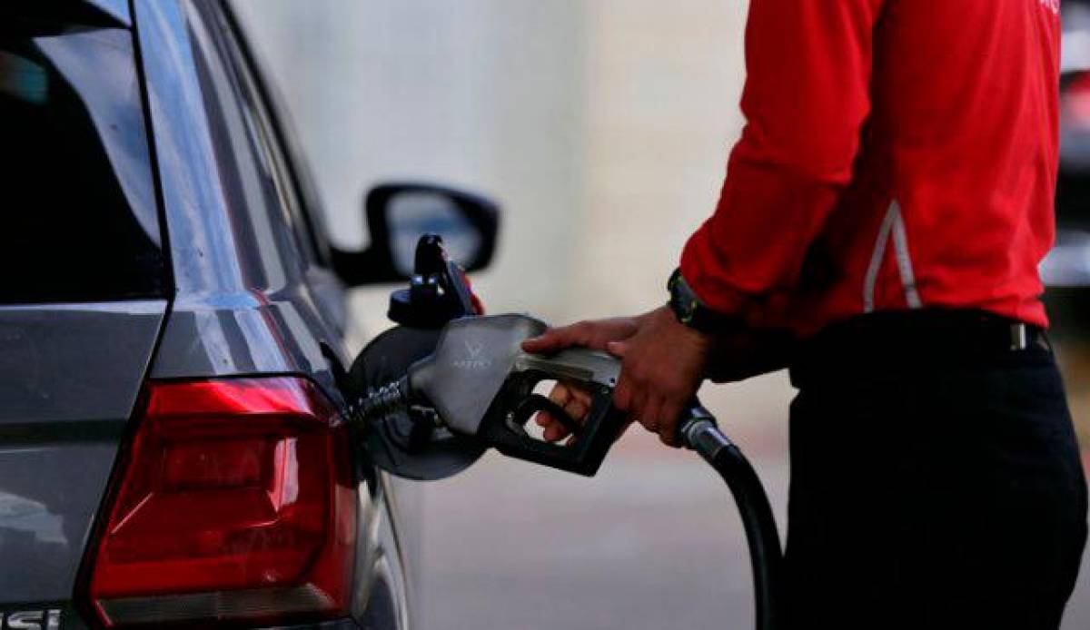 MinMinas confirmó que durante octubre bajarán los precios de la gasolina
