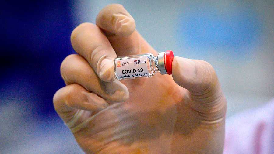 Voluntario de la vacuna Oxford anunció que contrajo Covid-19
