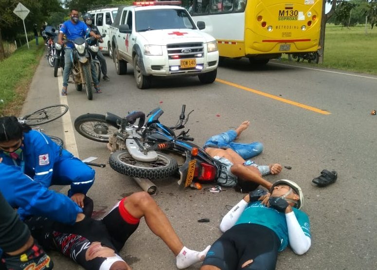Conductor de una moto arrolló a varios ciclistas en la vía Montería – Arboletes