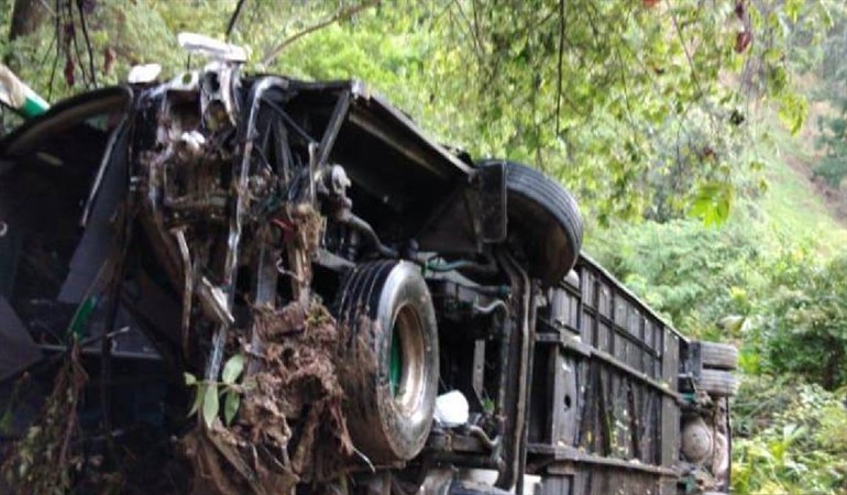 Accidente de bus intermunicipal dejó cuatro muertos en la vía Bucaramanga – San Alberto