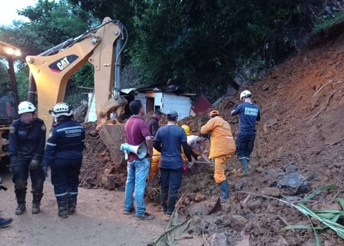 Dos de los siete muertos por deslizamiento de tierra en Valdivia son menores de edad