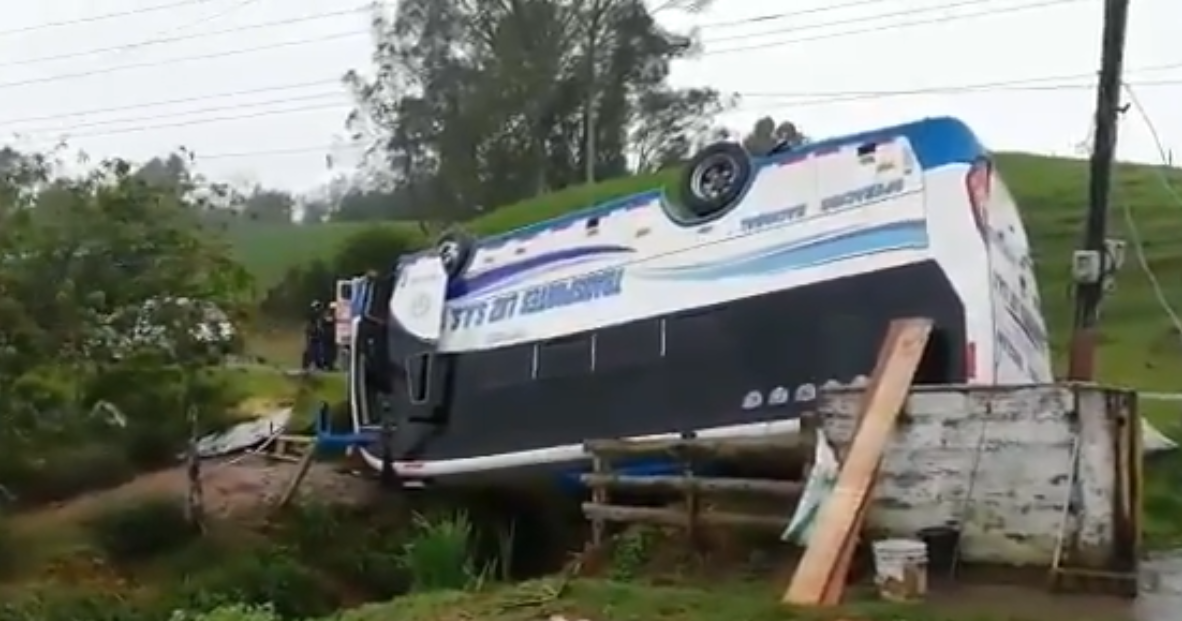 Bus que salió de Medellín hacia Montería se accidentó y dejó varios heridos