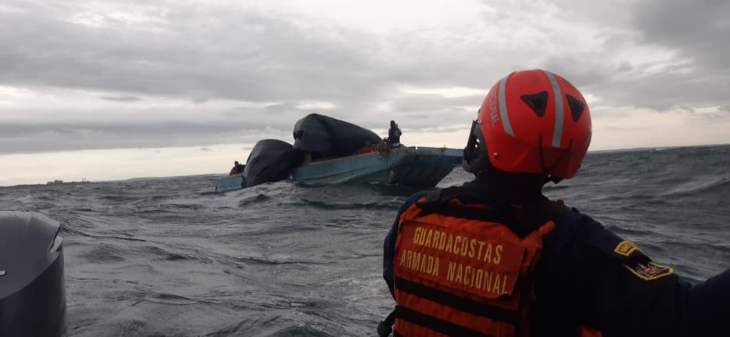Diez personas fueron rescatadas en emergencia en altamar en Cartagena