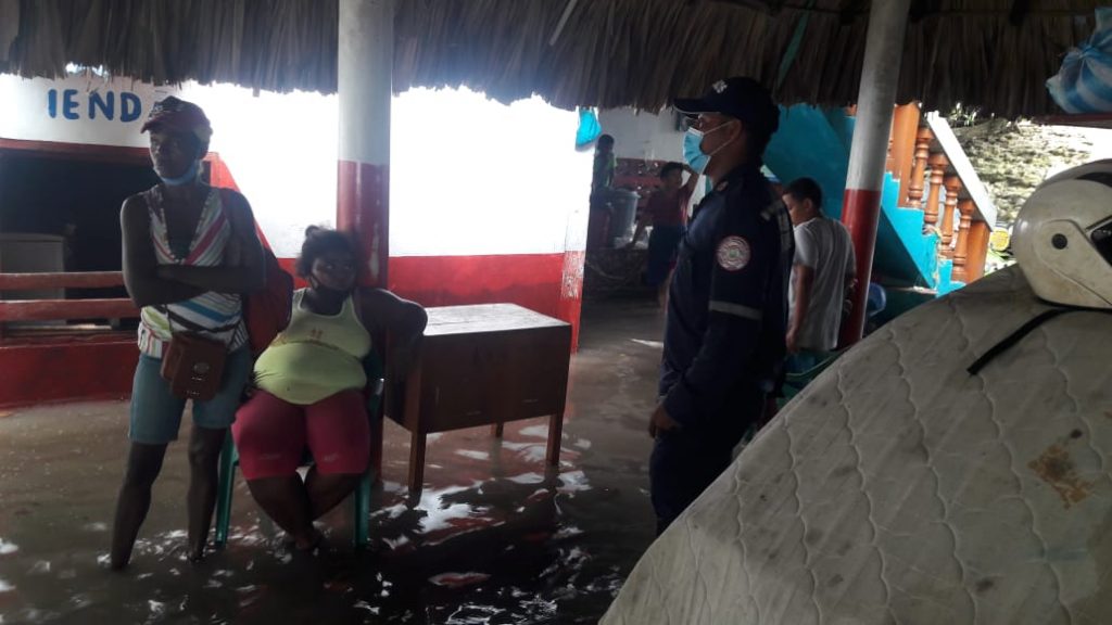 Iota haciendo de las suyas: Fuerte oleaje en Coveñas dejó a más de 80 familias afectadas