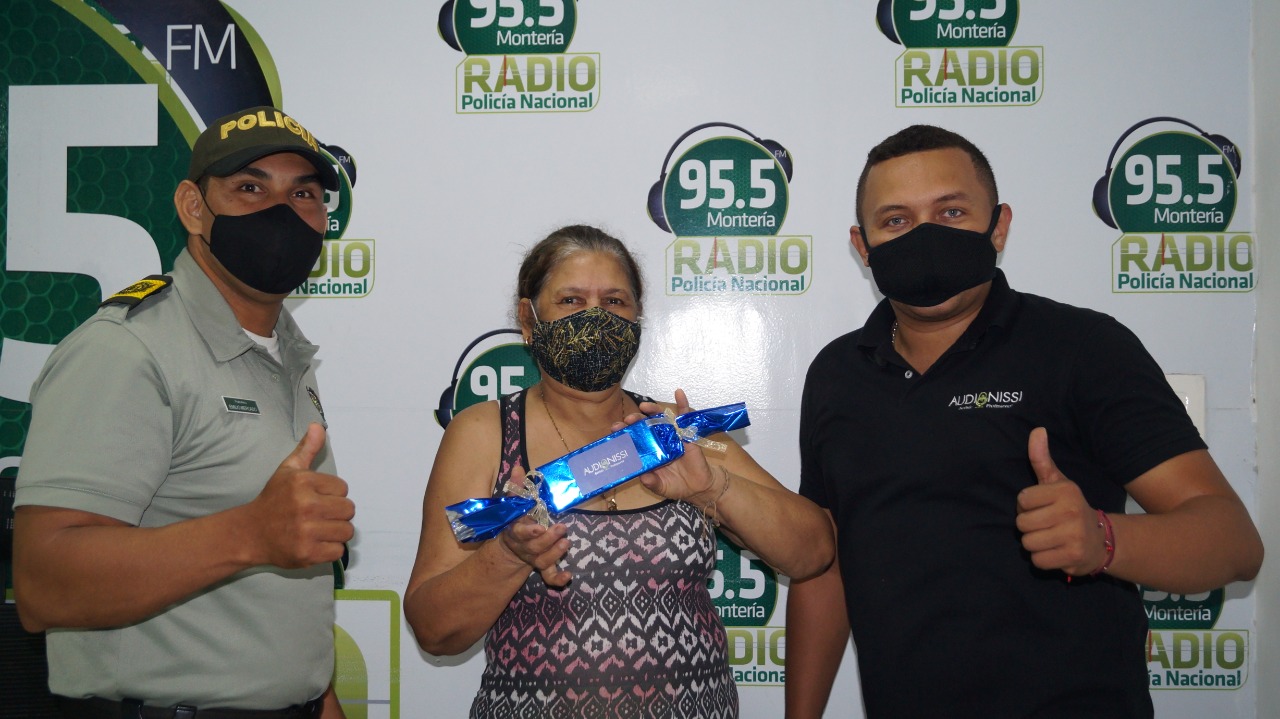 Radio Policía Montería entregó premios sorpresas a sus oyentes