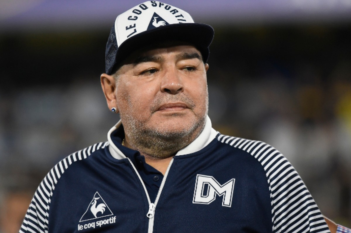 Diego Maradona continúa sedado en la clínica Olivos
