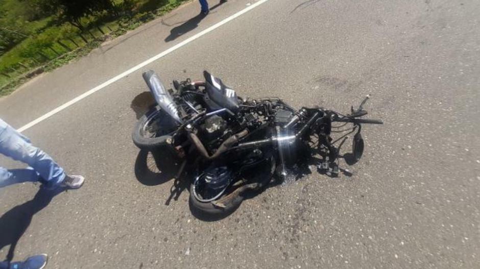 Motociclista chocó contra un vehículo y falleció