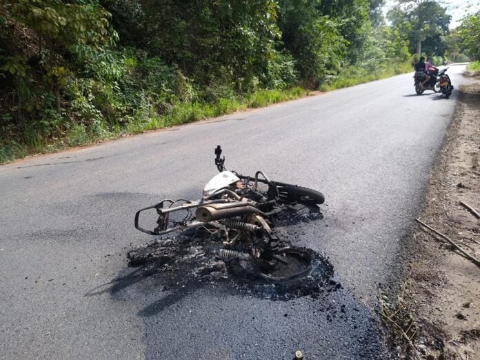 Motocicleta se incendió en la vía a Urrá