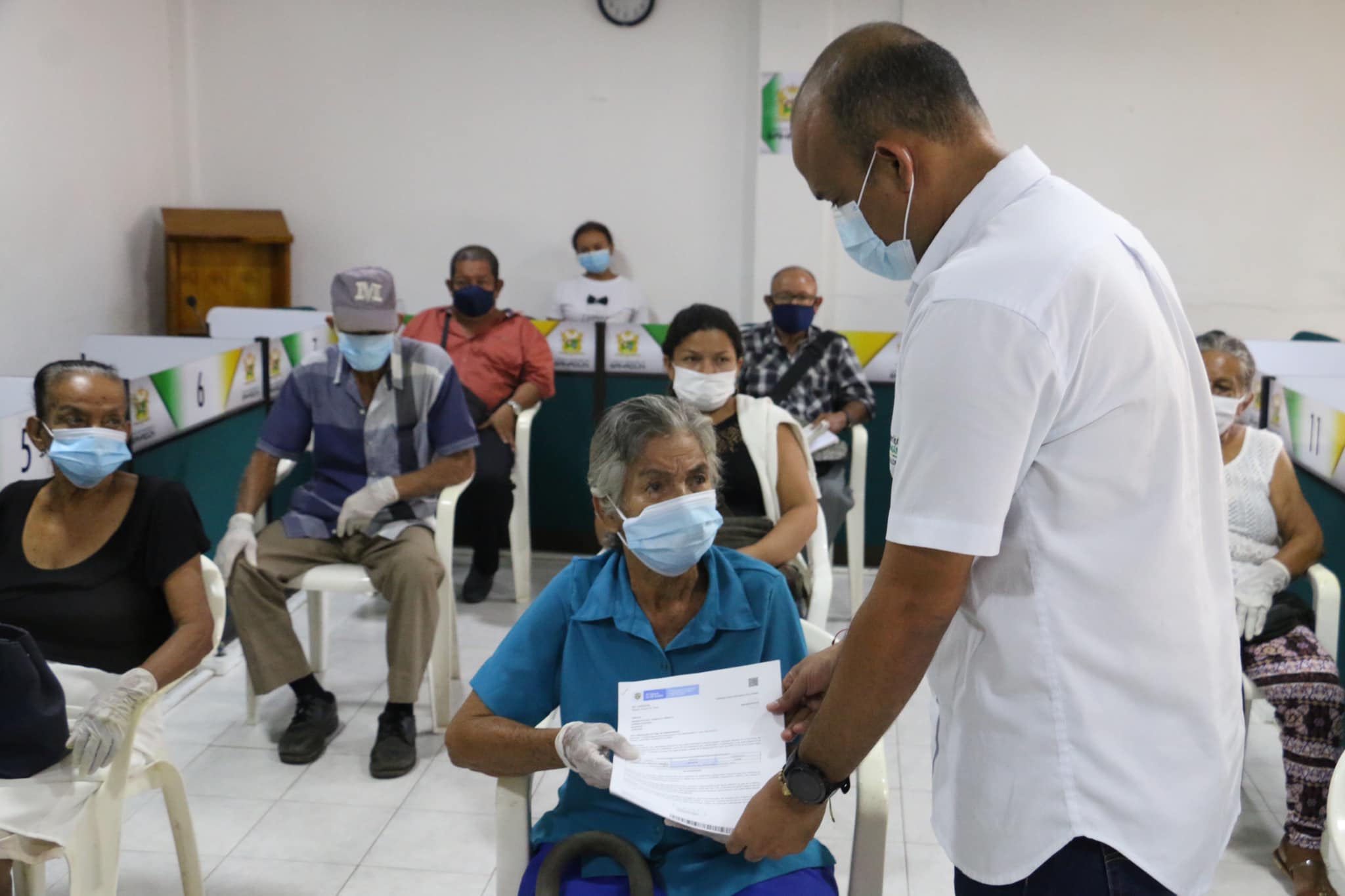 Alcaldía de Sahagún continúa entregando cartas de indemnización a víctimas del conflicto armado