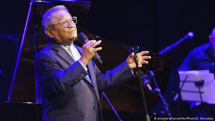 El cantante Armando Manzanero perdió su lucha contra el Covid-19