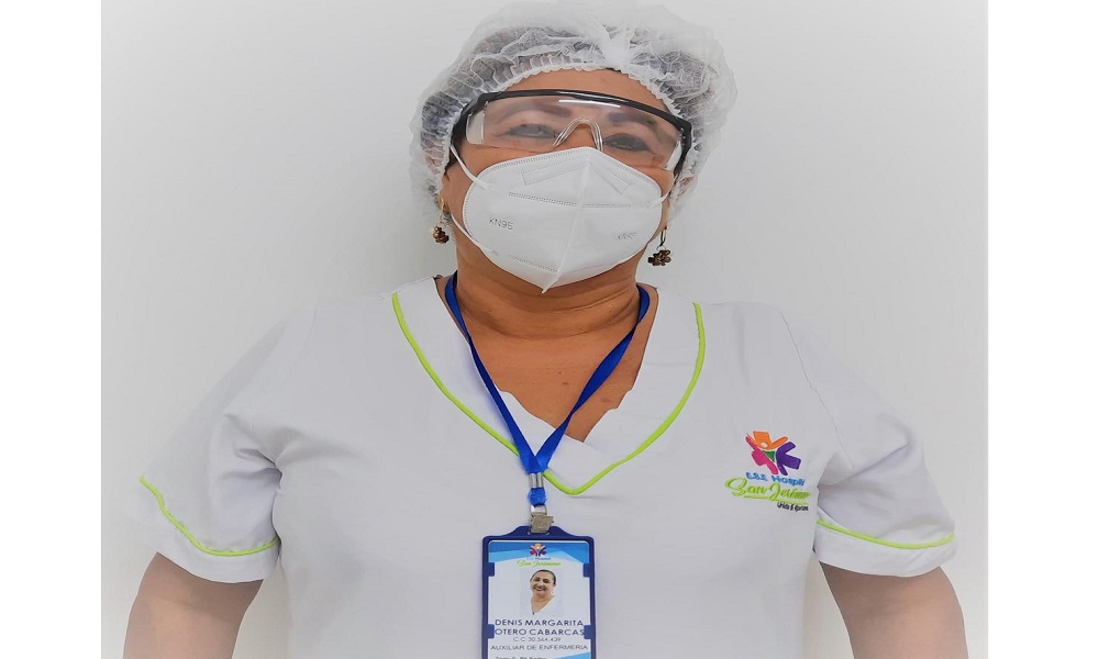 Hospital San Jerónimo resalta la labor de la auxiliar de enfermería, Denis Otero
