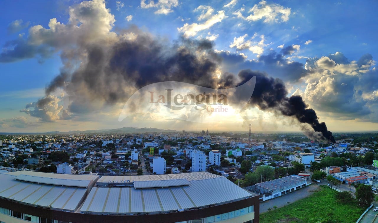 Voraz incendio genera pánico en la calle 41 de Montería