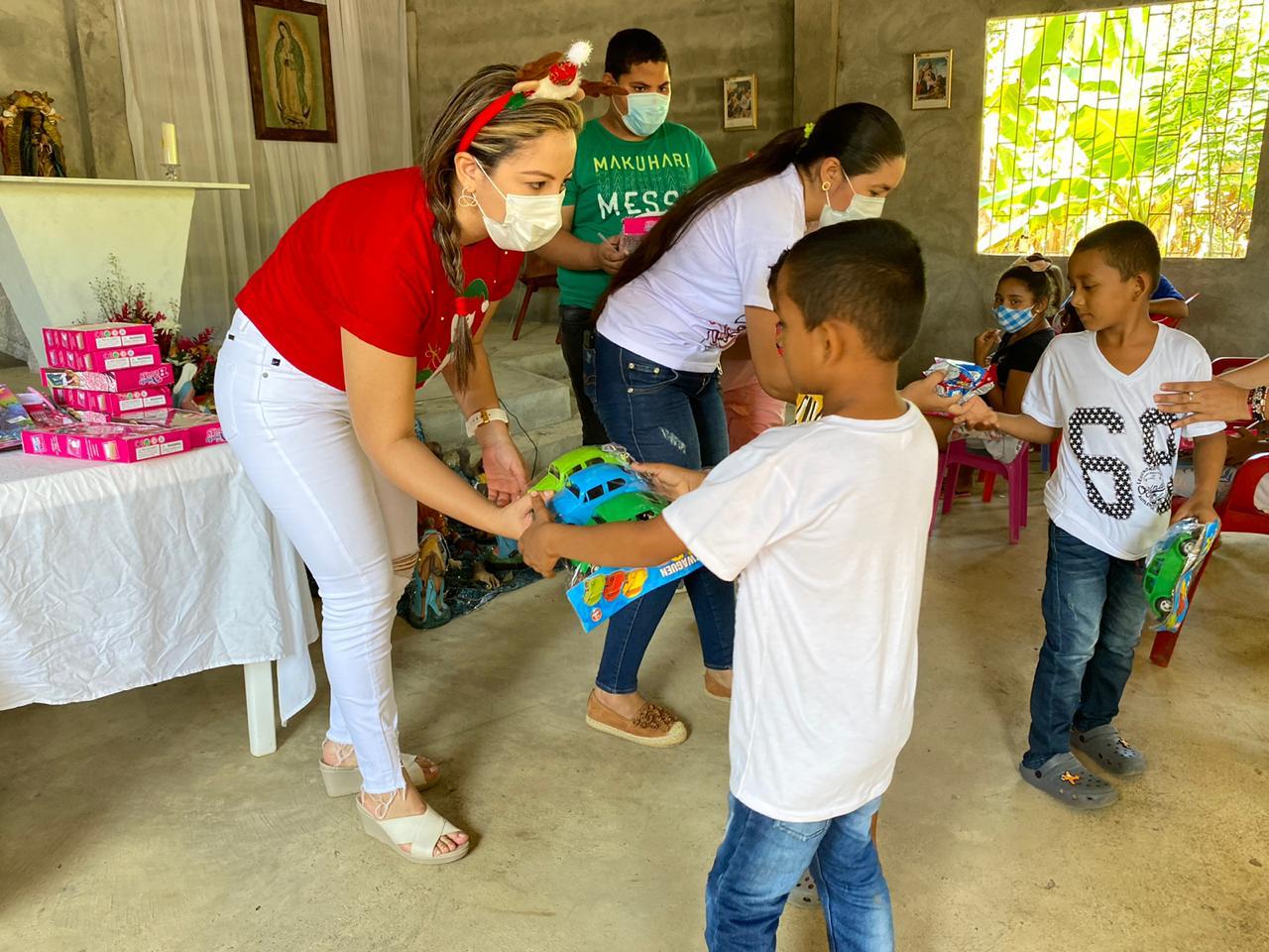 Gestora social de San Pelayo adelanta entrega de regalos para los niños en Navidad