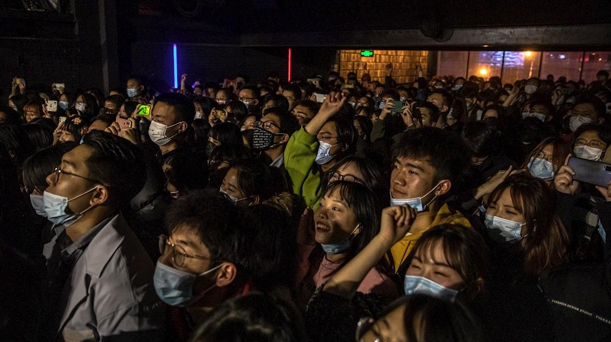 Wuhan despidió el 2020 con un multitudinario concierto