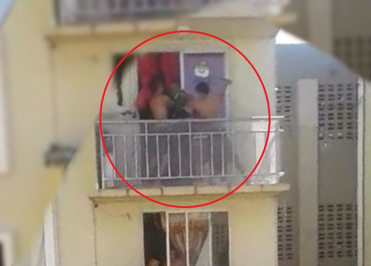 En pleno balcón jóvenes apuñalaron a un policía