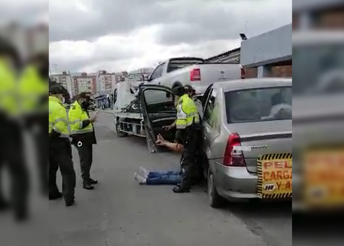 Insólito, mujer mordió a patrullera de la Policía porque le iban a inmovilizar el carro