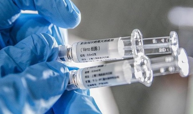 Por complicaciones de un voluntario, suspenden ensayo de vacuna china contra el Covid-19 en Perú