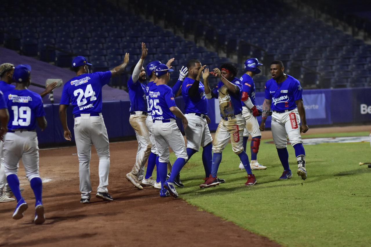 Victoria para Vaqueros, el equipo monteriano lidera la serie final 2 – 1 ante Caimanes