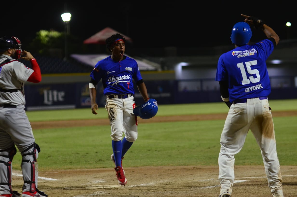 Vaqueros se acerca al Bicampeonato tras lograr su tercera victoria en el Play Off