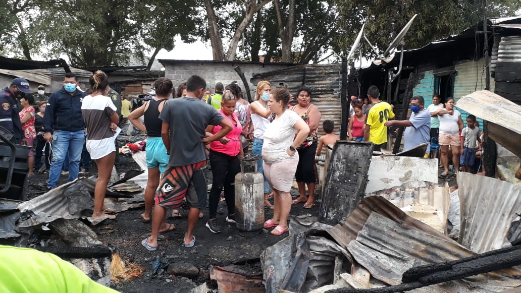 Afectados por incendio en el sur de Montería serán reubicados en una institución educativa