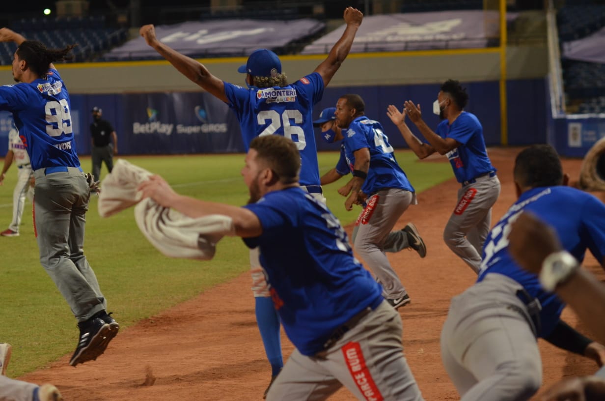 Vaqueros venció a Caimanes y tomó ventaja en la gran final