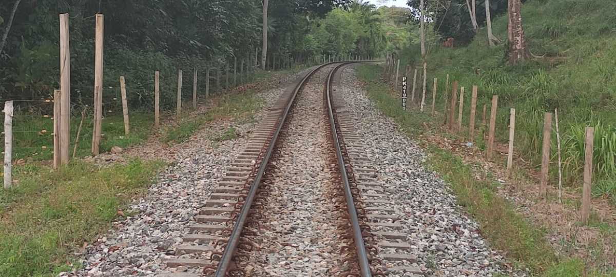 De no creer, borracho se quedó dormido en plena vía férrea y lo atropelló un tren