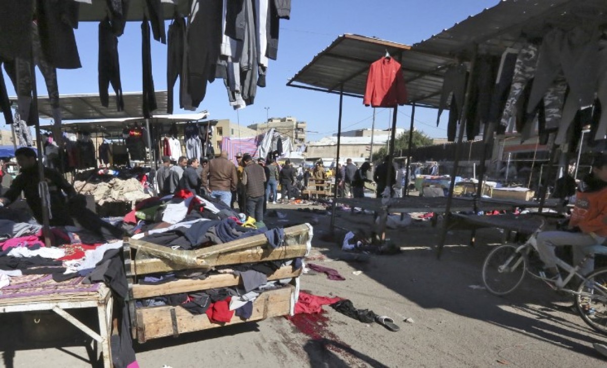 Dos personas se inmolaron y mataron a más de 20 personas en Bagdad