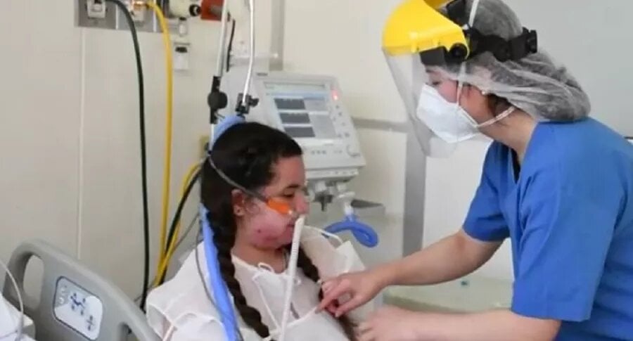 Mujer de 22 años fue al médico porque tenía guayabo y terminó en UCI con coronavirus