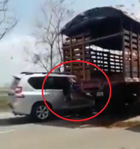 Aparatoso choque entre camioneta de alta gama y un camión en la vía Montería – Planeta Rica
