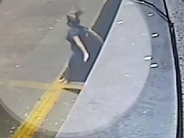 En video, mujer saltó de edificio para huir de un violador