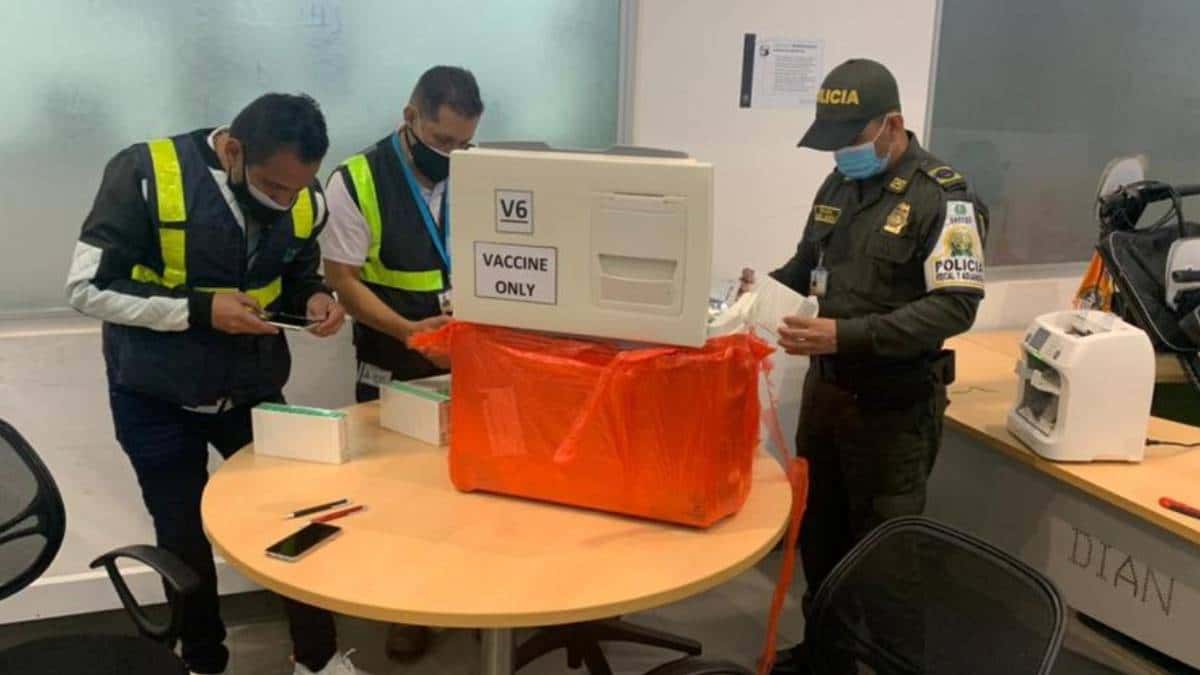 En el aeropuerto El Dorado incautaron vacunas anticovid ilegales