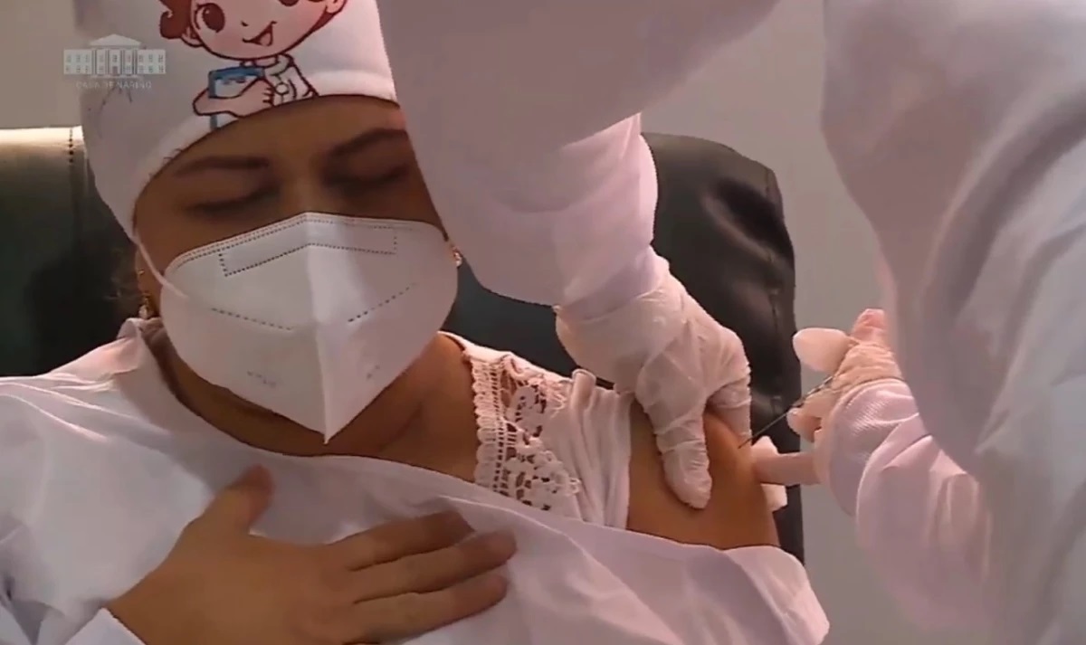 Arrancó la vacunación contra el Covid-19 en Colombia, jefe de enfermeras en Sincelejo recibió la primera dosis